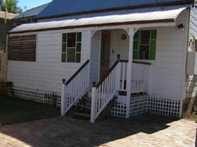 A Pine Cottage - Coogee Beach Accommodation